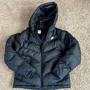 Like new!  Black winter coat. Nike Youth XL